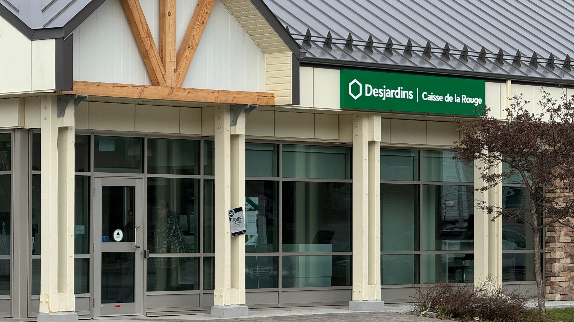 Après un deuxième tour de vote, les membres de la Caisse Desjardins de la Rouge ont opté pour la fusion avec la Caisse Desjardins de Mont-Tremblant.
(Photo Medialo - Ronald McGregor)