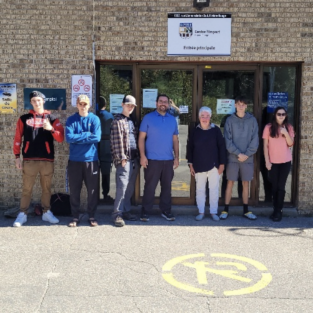 Lors du passage d’élus de Nominingue au Centre L’Impact : Nathan Surprenant, Jeremy Champagne, Nicholas Merdy-Muth, les élus Philippe Carrière et Francine Létourneau, Olivier Cloutier et Charli-Rose Gaudreau. 
(Photo gracieuseté)