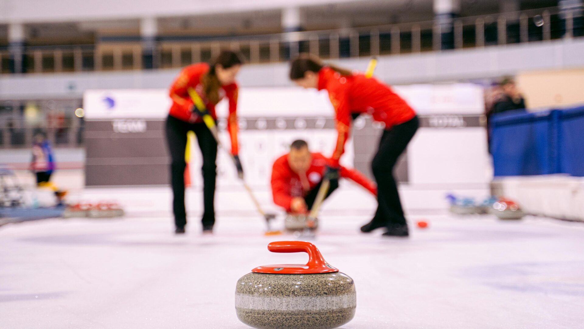 Le curling demeure l’un des sports les plus pratiqués dans la Vallée de la Rouge.
(Photo Pexels)