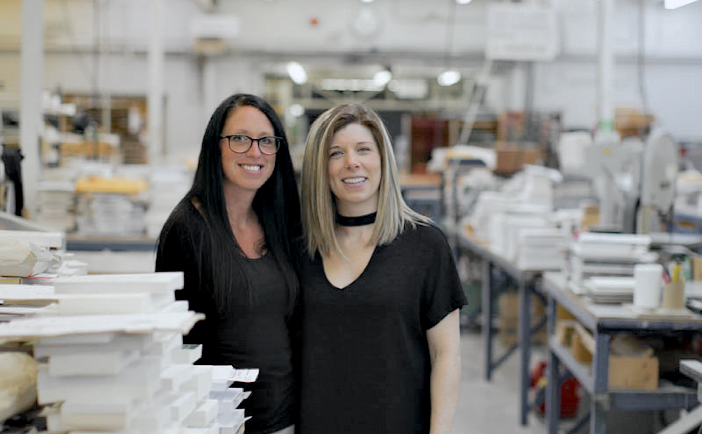 Mélissa Durand et sa sœur Maude, les propriétaires de l’entreprise Les Reliures Caron & Létourneau.
(Photo Reliures Caron & Létourneau)