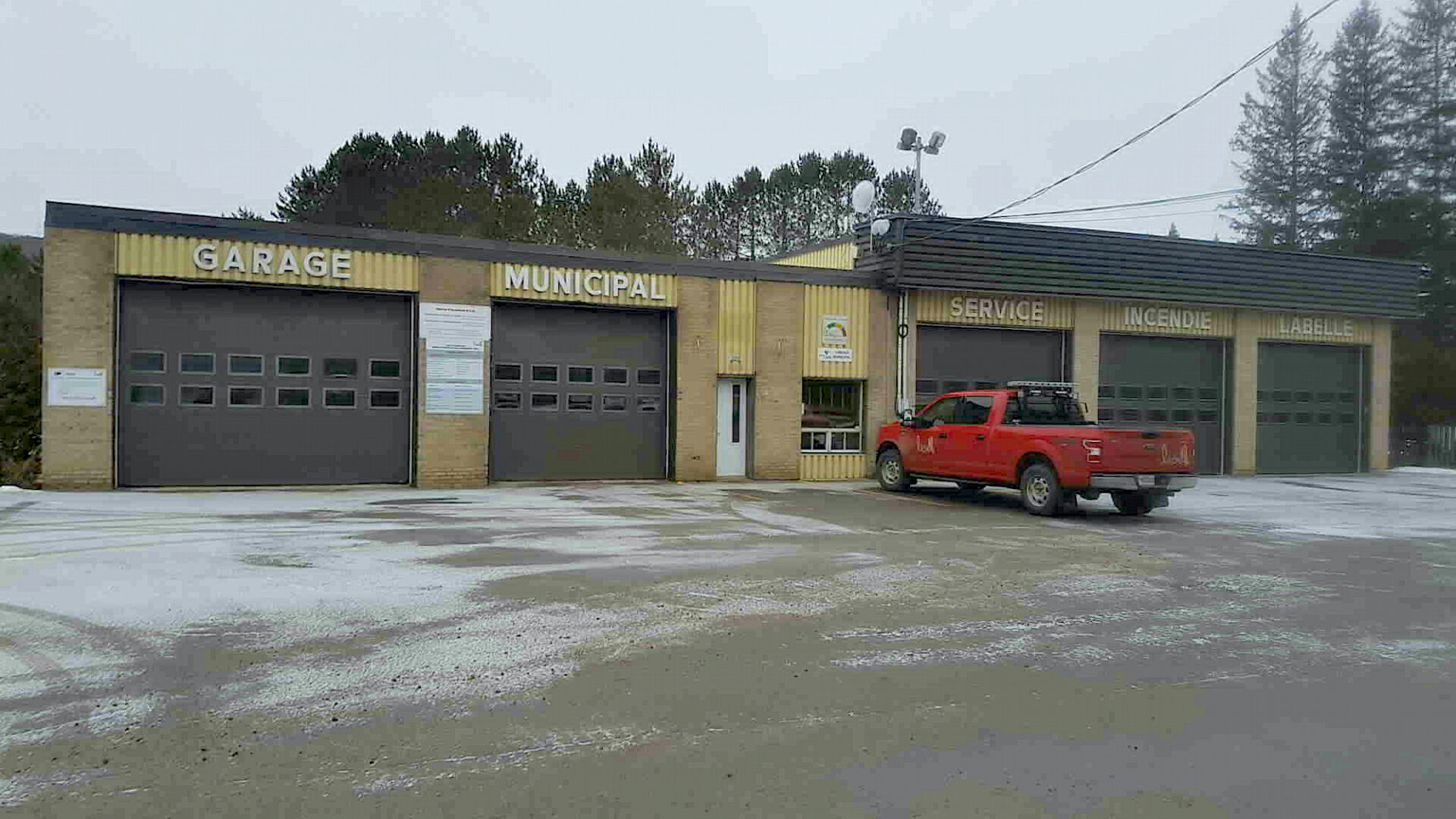 Le vieux poste de service incendie de Labelle. La Municipalité doit maintenant voir à son avenir.
(Photo Municipalité de Labelle)