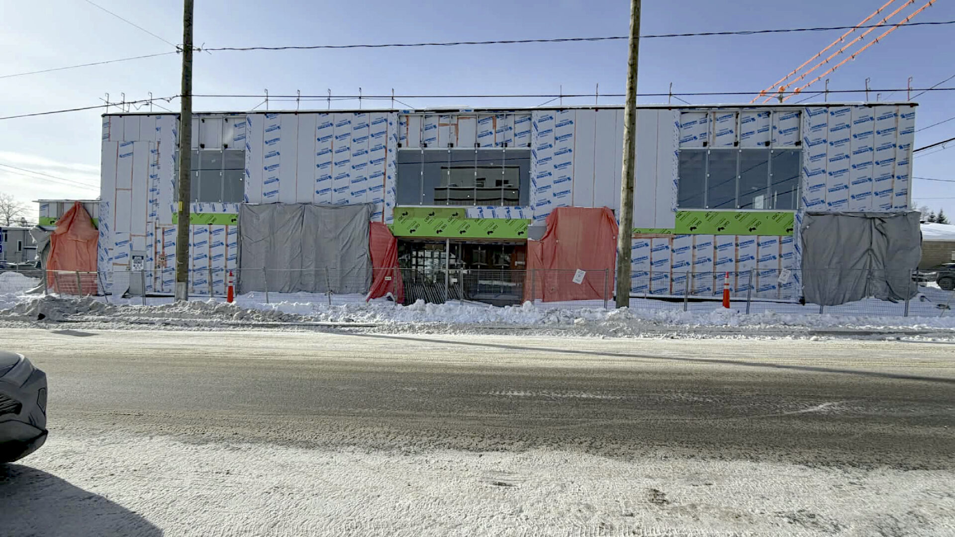 La bibliothèque Cécile-Reid-Brisebois sur la rue du Pont, encore en construction, à Mont-Laurier.
(Photo Luc Paquette)