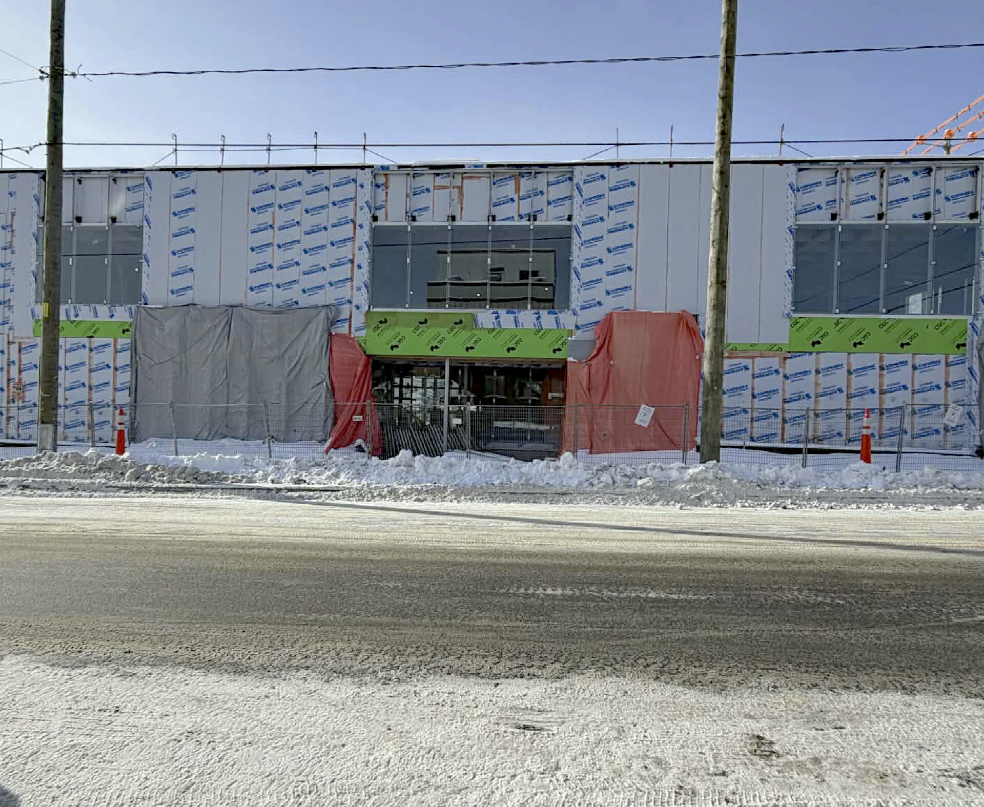 La bibliothèque Cécile-Reid-Brisebois sur la rue du Pont, encore en construction, à Mont-Laurier.
(Photo Luc Paquette)