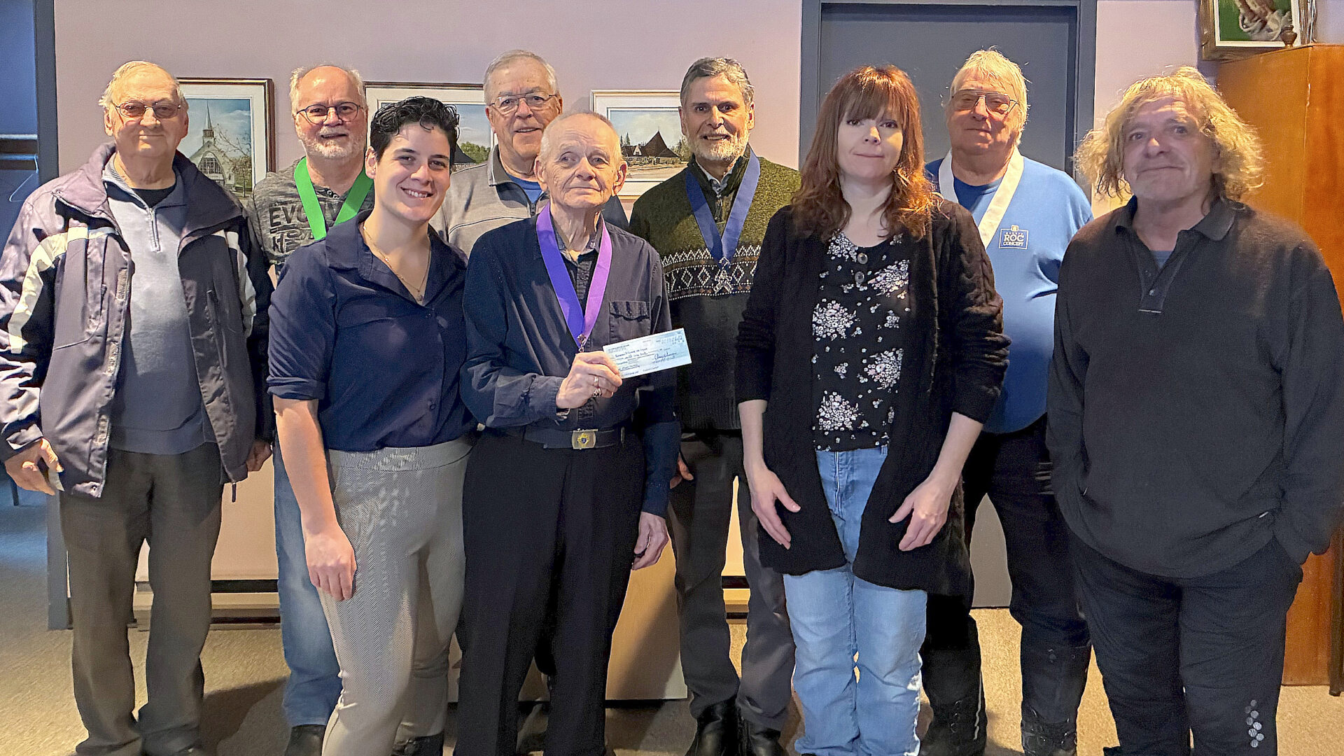 Sur la photo : Jacques Gauthier, Denis Legault, Niki De Paoli, du projet Colibri, Raynald Beaulieu, Claude Chénier, grand-chevalier, Claude de Grandpré, Karine Smith, du projet Colibri, Gérard Côté et Guy Duval.
(Photo Chevaliers de Colomb)