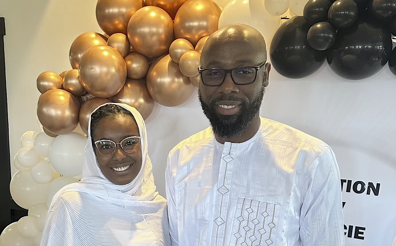 Deux personnes heureuses d’être maintenant dans la Rouge pour y travailler : Léa Dicko et le premier arrivant ici, Kangni Kokou Selom Jasmin.
(Photo Martine Cossette)