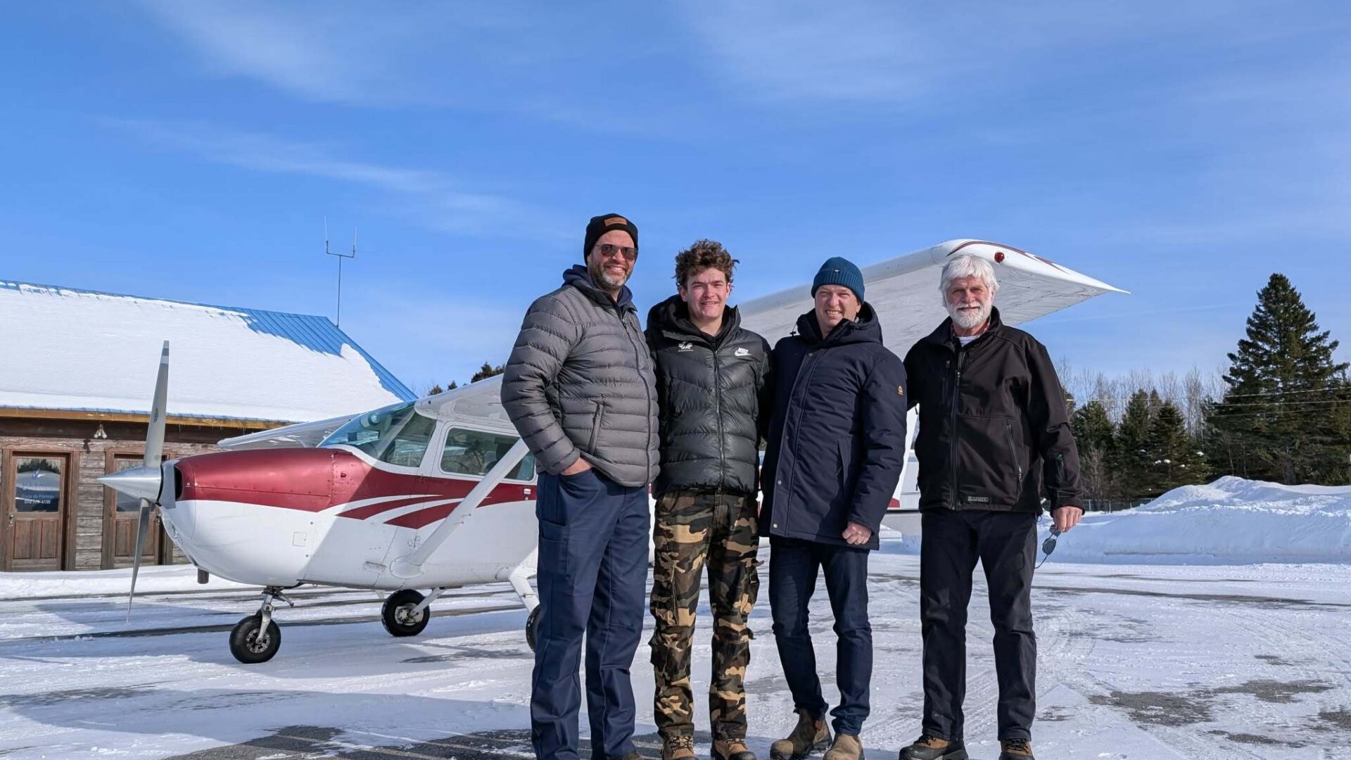 Jesse Ouellette, Noah Ouellette, l'instructeur Robert D'Astous et Norman Ouellette.
Photo Mary Radermaker