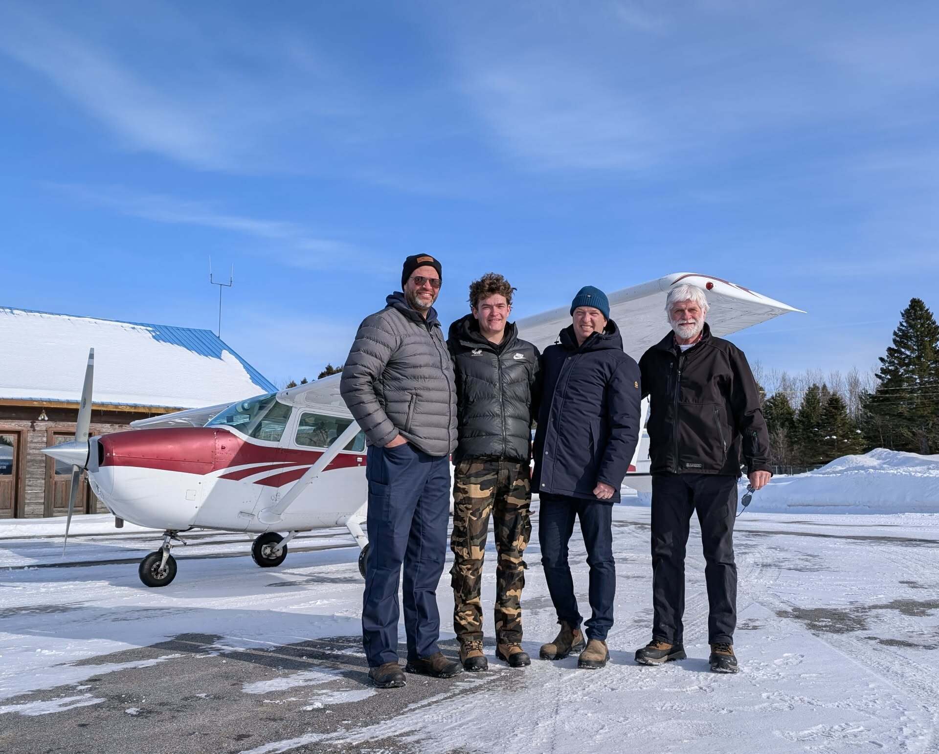 Jesse Ouellette, Noah Ouellette, l'instructeur Robert D'Astous et Norman Ouellette.
Photo Mary Radermaker
