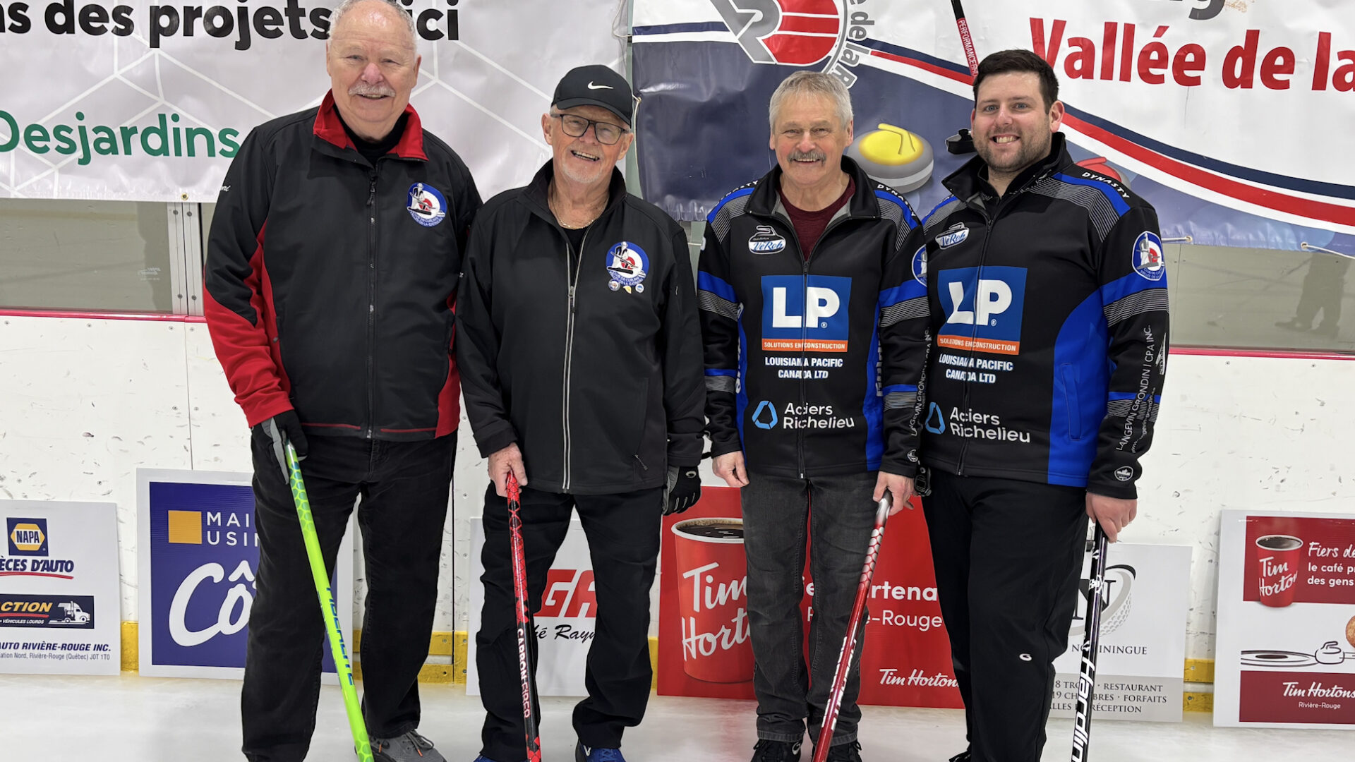 L’équipe gagnante, Classe A, du Bonspiel 2025 : Guillaume Boisvert (Skip), Peter Prévost, Ron Caron et Henri Côté du Club de Maniwaki.
(Photo CCVR)