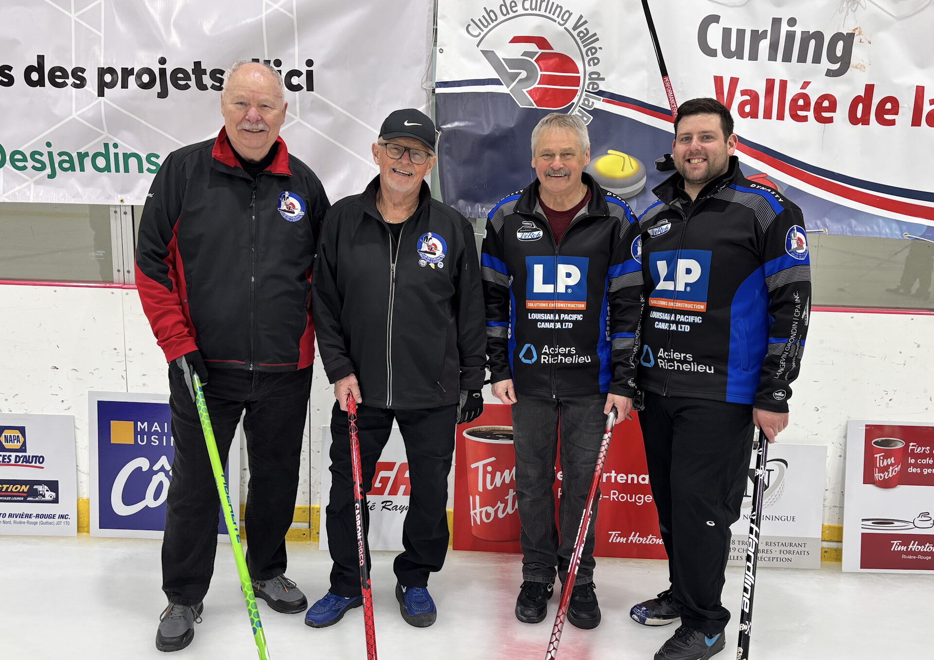 L’équipe gagnante, Classe A, du Bonspiel 2025 : Guillaume Boisvert (Skip), Peter Prévost, Ron Caron et Henri Côté du Club de Maniwaki.
(Photo CCVR)