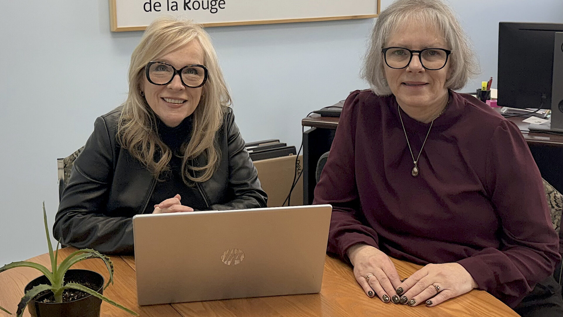 Martine Cossette du Train de la Séduction et Marlène Tanguay de l’Action bénévole de la Rouge.
(Photo gracieuseté)