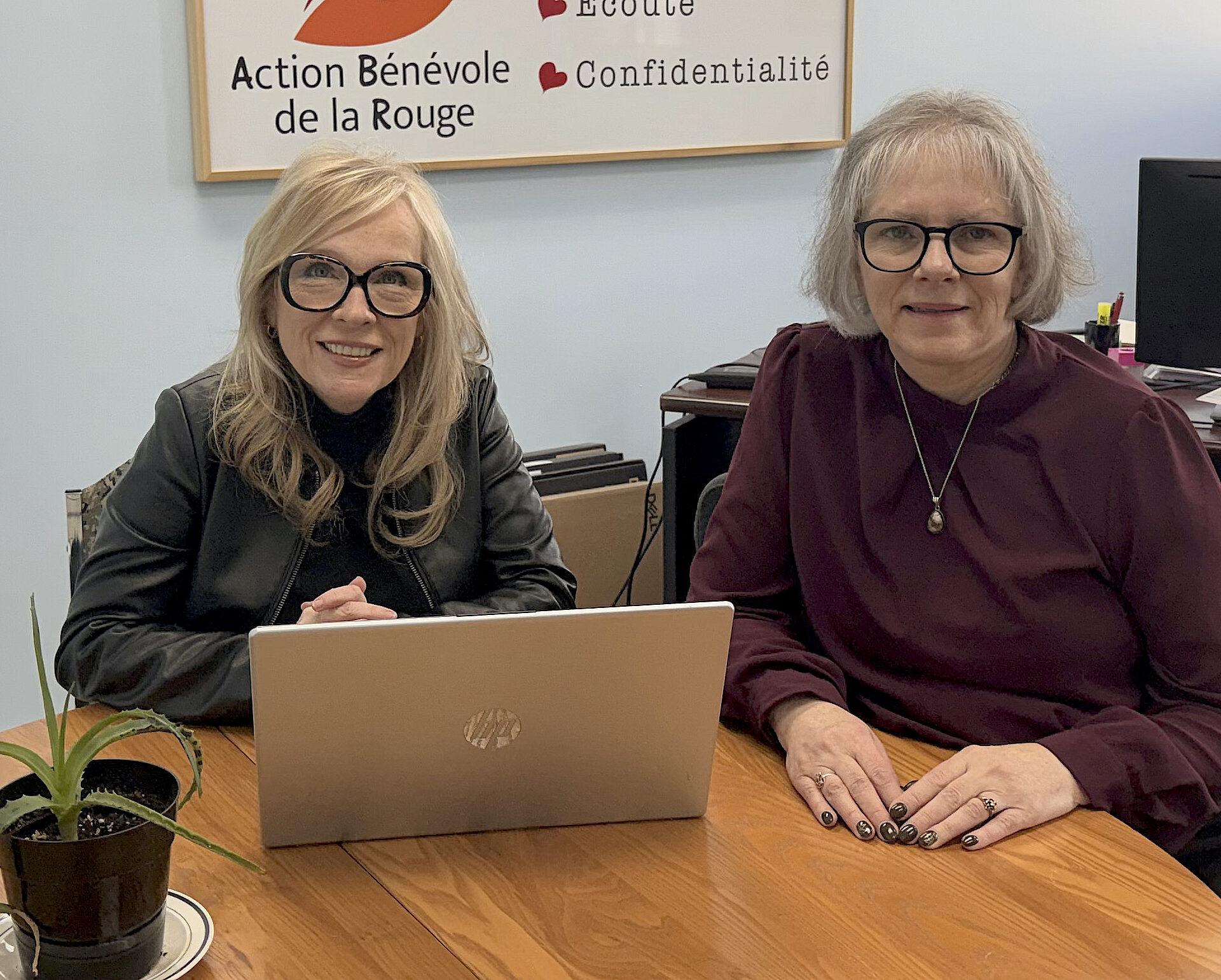 Martine Cossette du Train de la Séduction et Marlène Tanguay de l’Action bénévole de la Rouge.
(Photo gracieuseté)