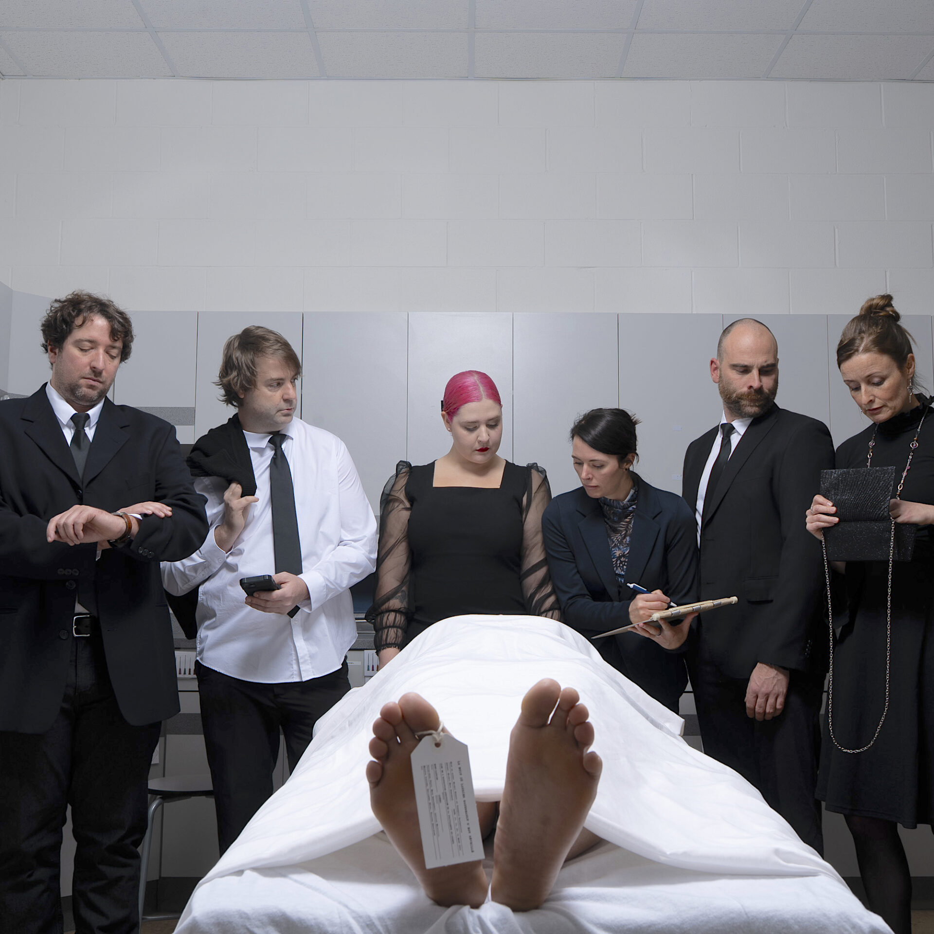 Les acteurs de la nouvelle pièce de la troupe Monserrat : Nicolas Huberdeau, Antoine Mainville, Mary Radermaker, Kelly-Anne Pépin, Guillaume Bélec et Mariève Croteau. (Photo gracieuseté)