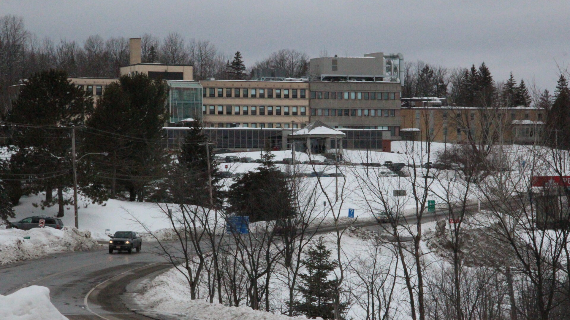 L'hôpital de Mont-Laurier. (Photo Medialo - Simon Dominé)