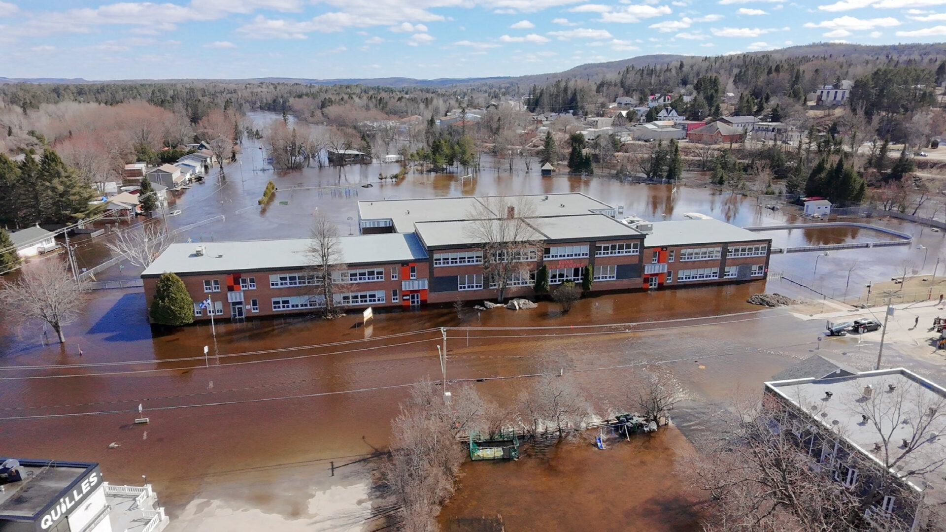 L'école du Méandre, bâti sur un terrain inondable depuis 1960.
(Photo - Patrice Tremblay)