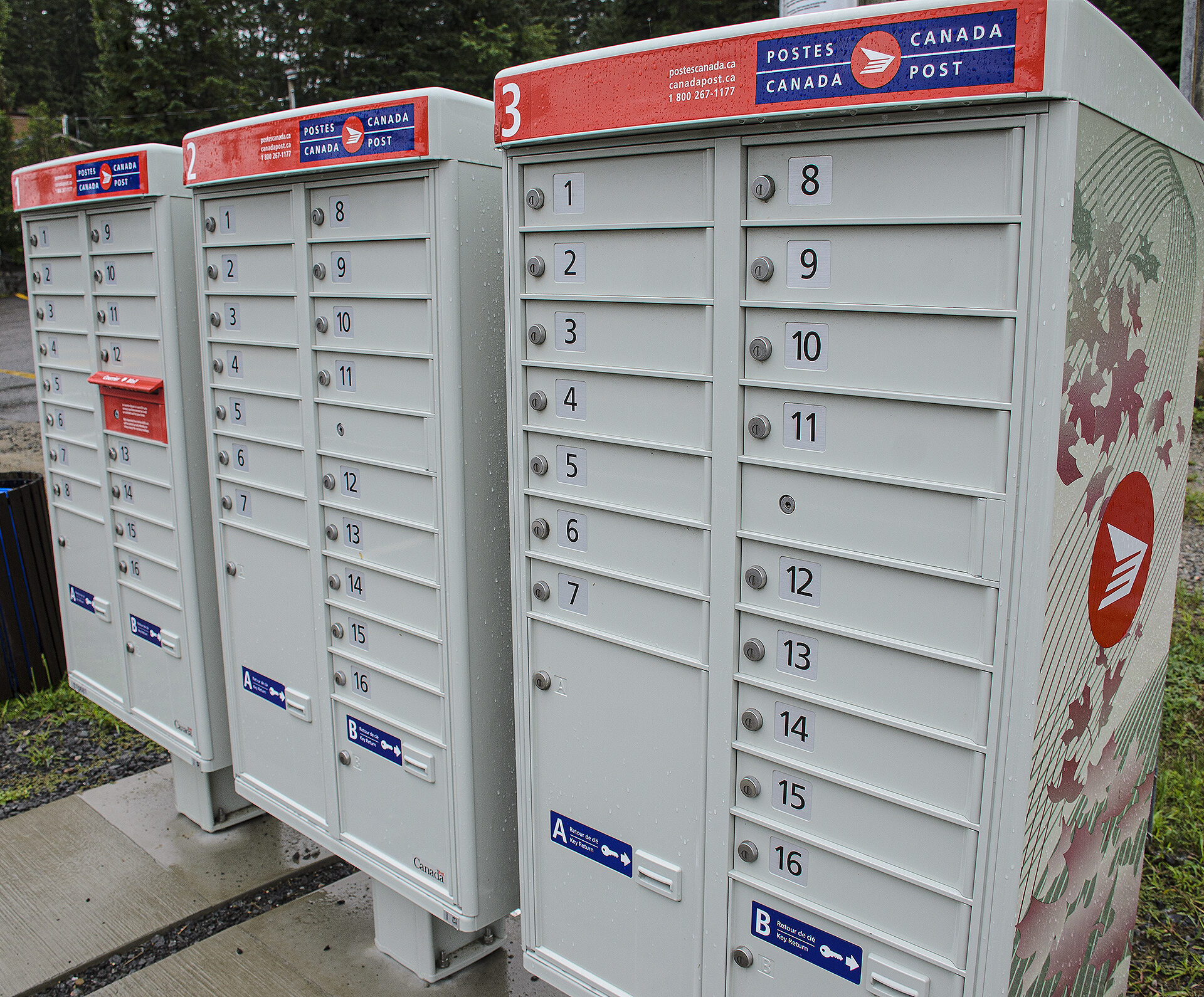 C'est ce modèle de boîtes aux lettres et colis qu'installe Postes Canada. (Photo Medialo - Ronald McGregor)