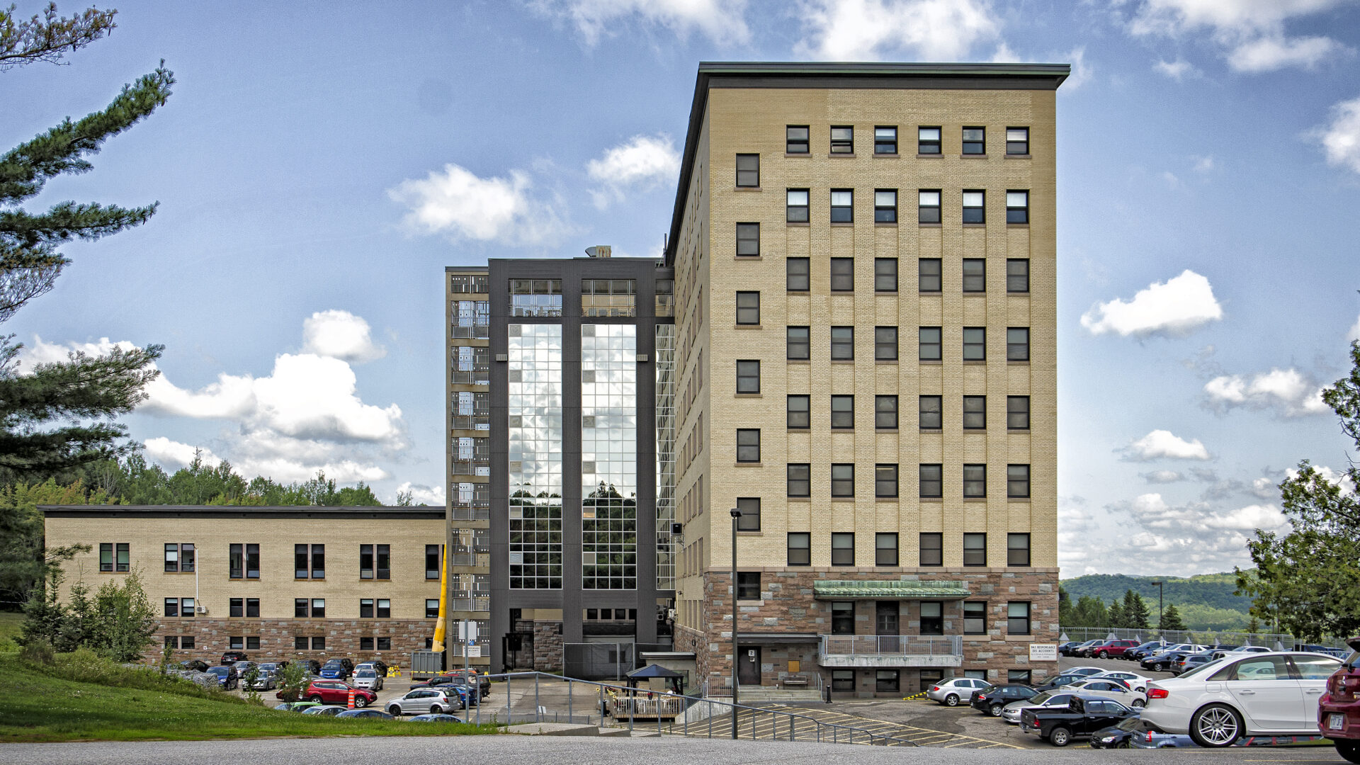 L'Hôpital de Rivière-Rouge (L'Annonciation), anciennement reconnu partout pour ses services en psychiatrie. (Photo Medialo - Ronald McGregor)