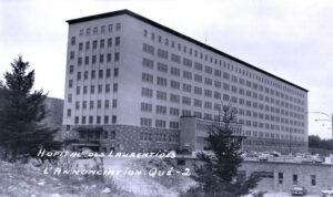 Vieille photo d'un hopital.