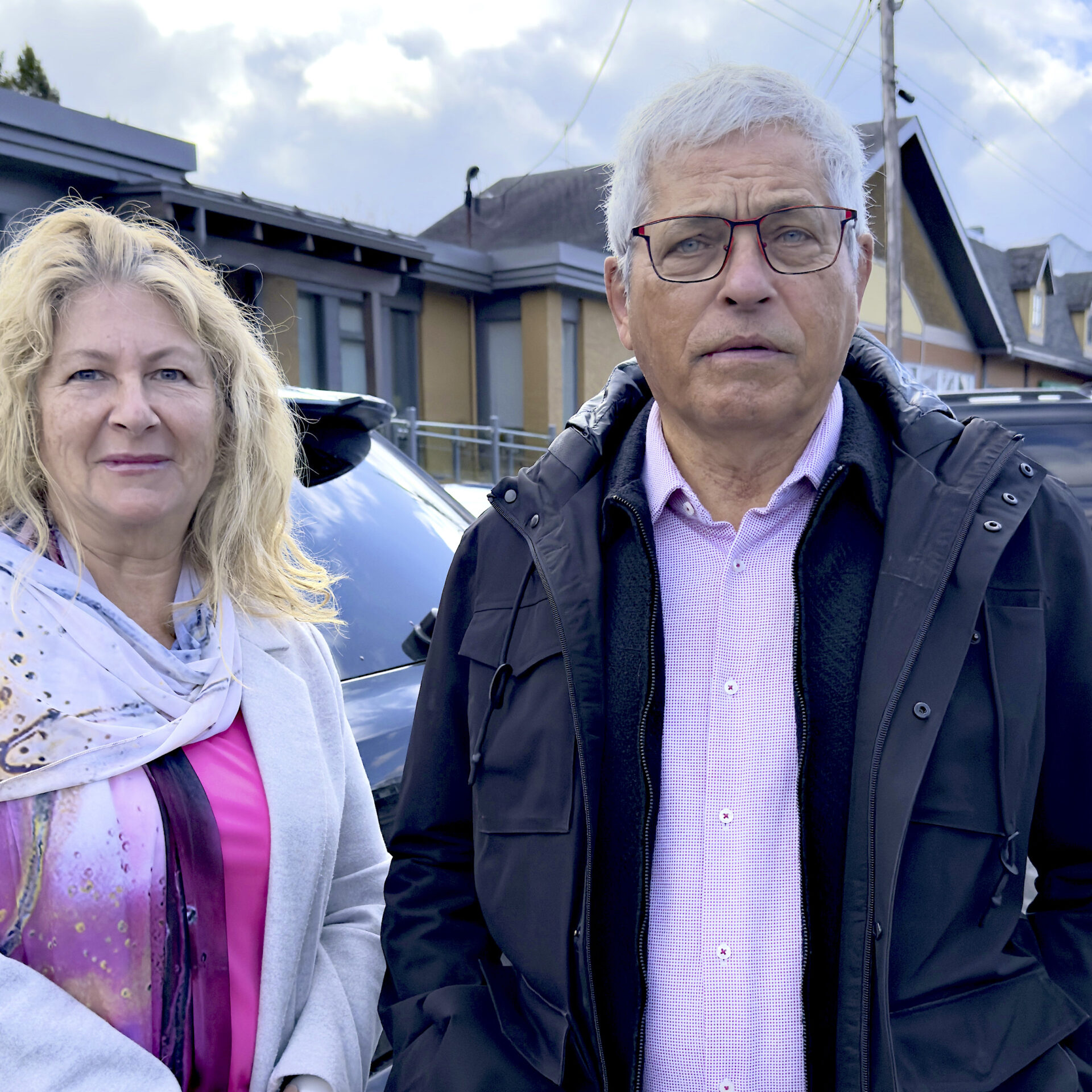 La mairesse Vicki Émard et le vice-président de la Chambre de commerce de Labelle, Denis Boulais, sur le boulevard Curé-Labelle, à Labelle.
(Photo Medialo - Ronald McGregor)