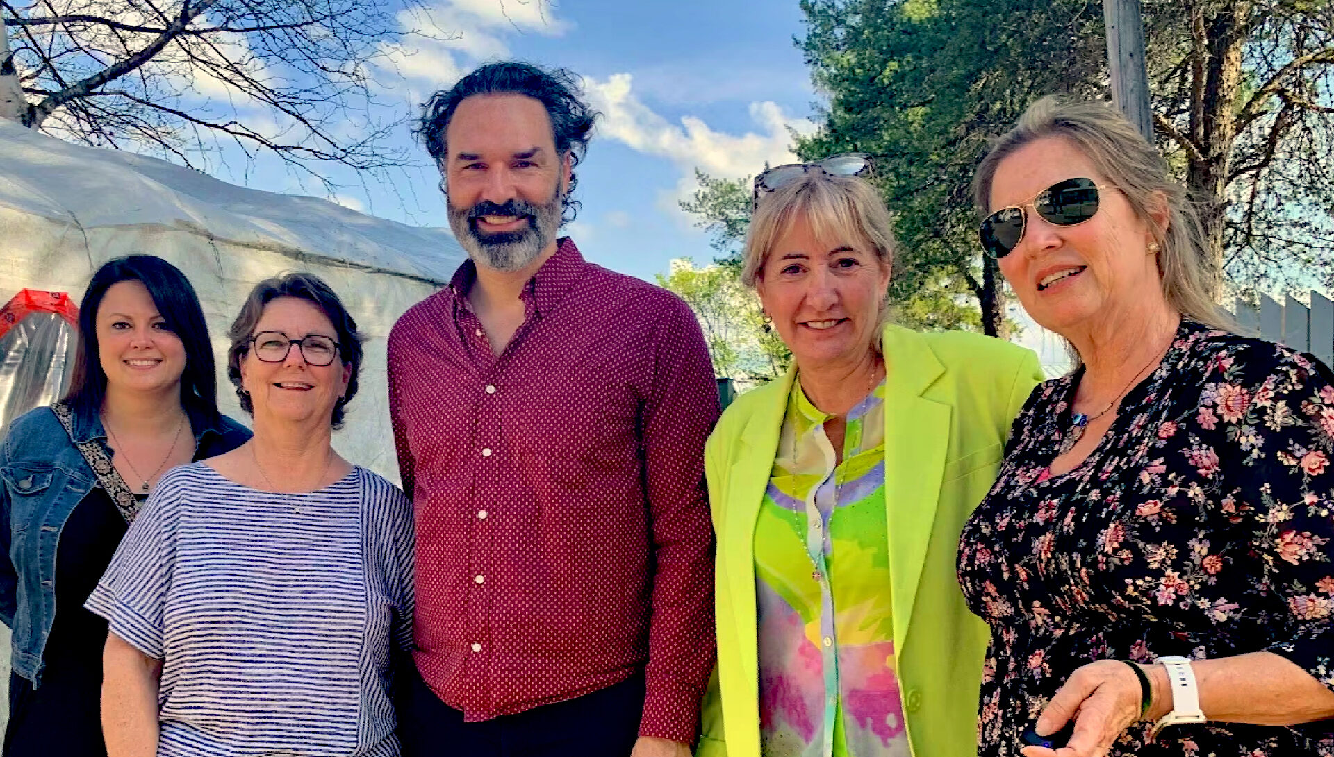 Du Comptoir d’entraide de Labelle : Stéphanie Campeau, Isabelle Lapointe, Alexandre Lapointe, Monique Lussier présidente du CA du Comptoir d’Entraide de Labelle et Anita Clément.
(Photo gracieuseté)