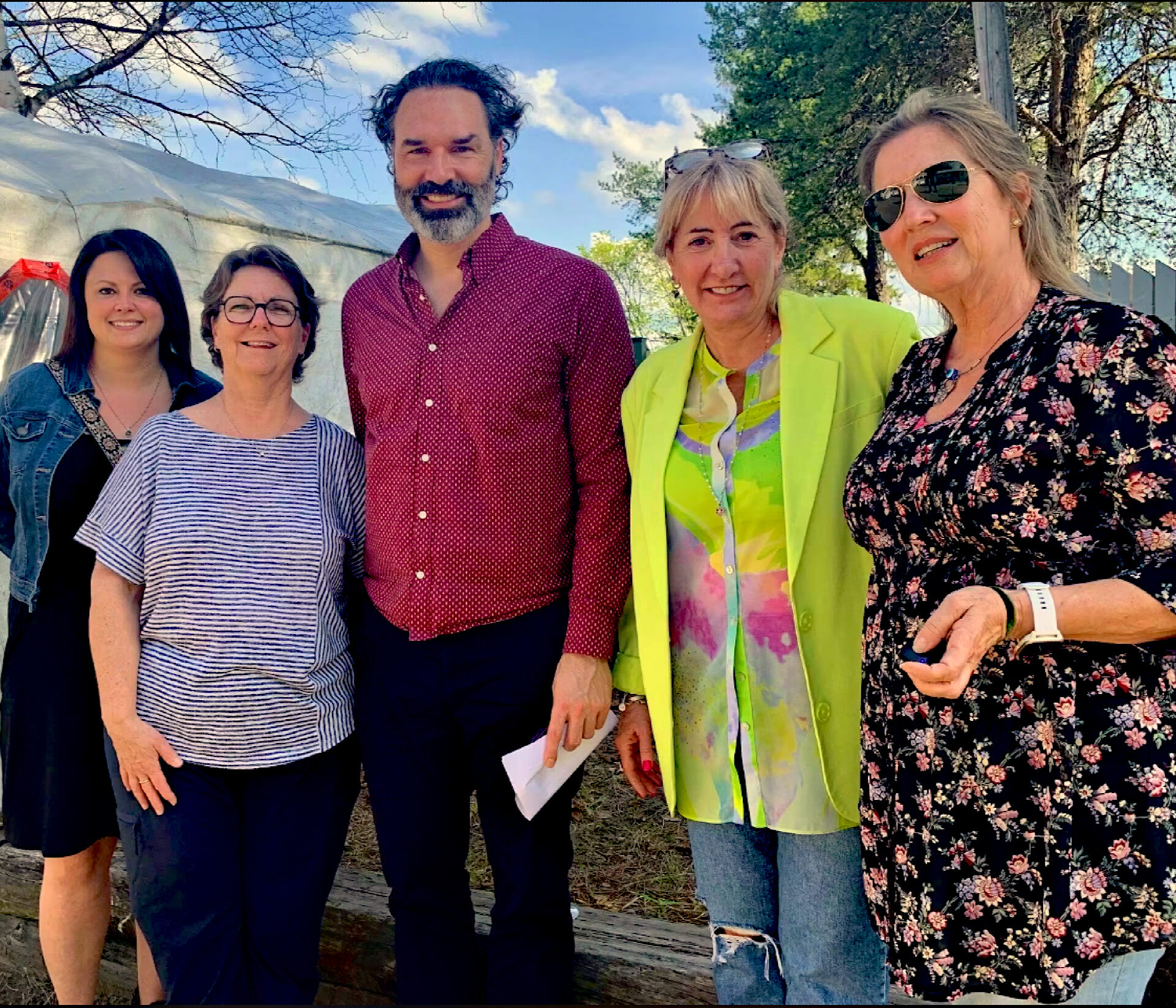 Du Comptoir d’entraide de Labelle : Stéphanie Campeau, Isabelle Lapointe, Alexandre Lapointe, Monique Lussier présidente du CA du Comptoir d’Entraide de Labelle et Anita Clément.
(Photo gracieuseté)