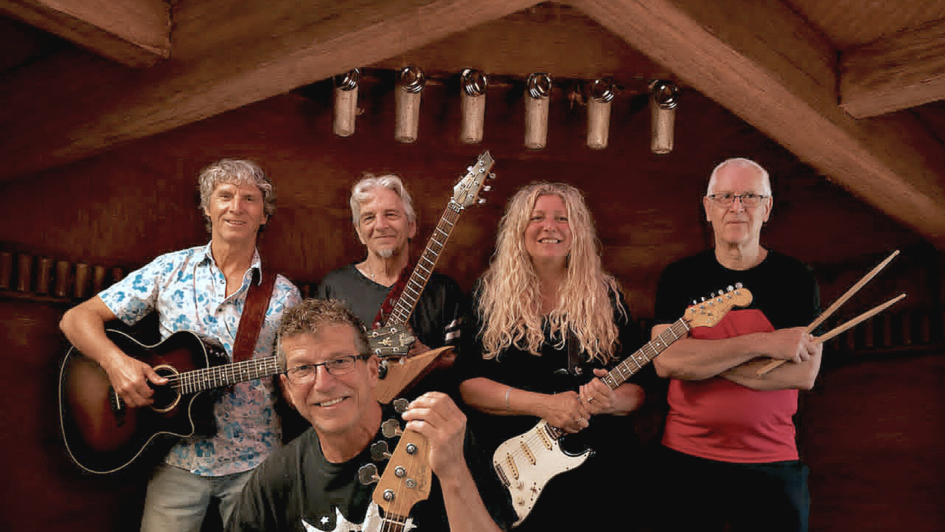 La formation BBBooM : Mario Paiement, Gilles Graton, Do (Doris) Bergogne, Daniel Perrier et, à l’avant, Réjean Bergogne.
(Photo Louise Patry - Gilles Graton)