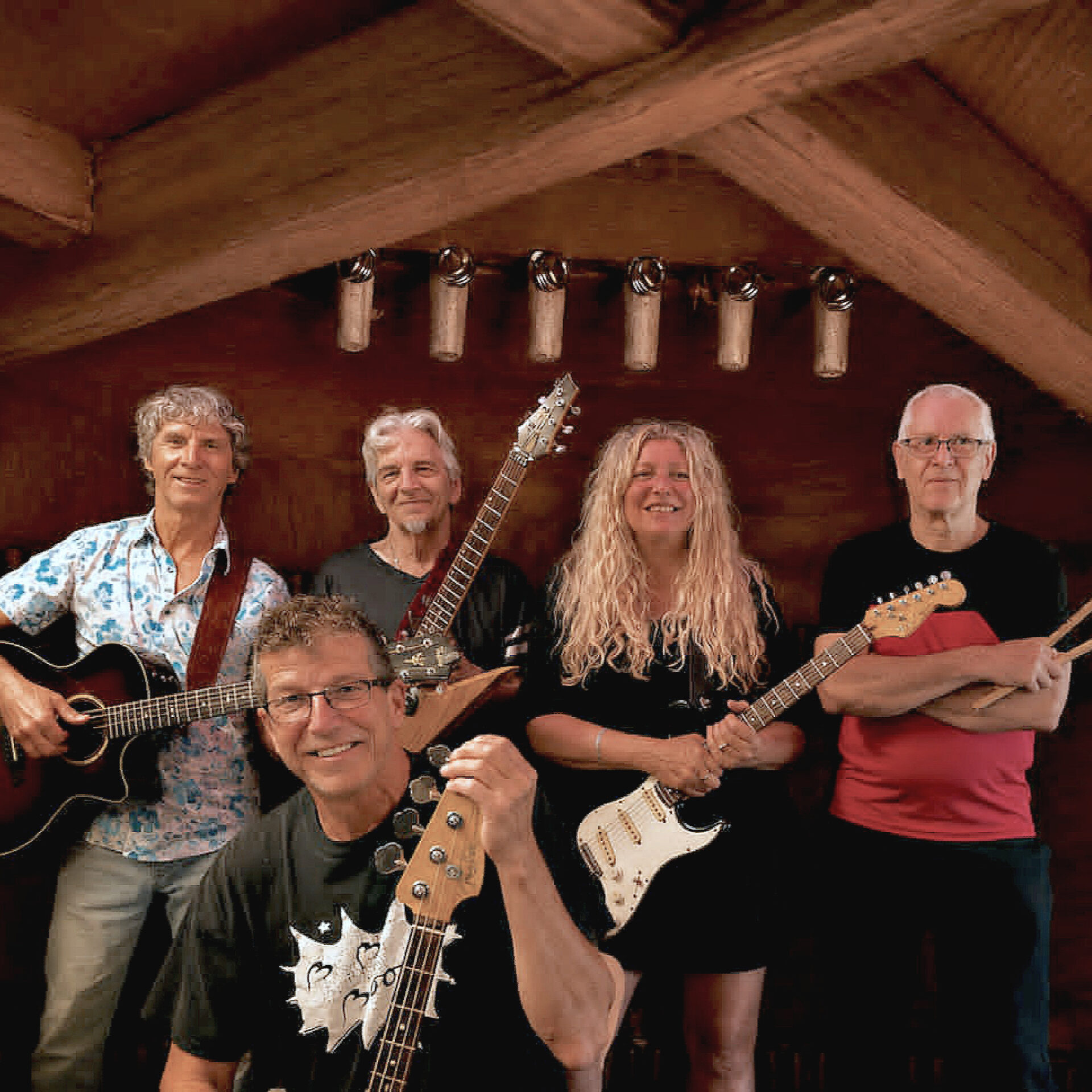 La formation BBBooM : Mario Paiement, Gilles Graton, Do (Doris) Bergogne, Daniel Perrier et, à l’avant, Réjean Bergogne.
(Photo Louise Patry - Gilles Graton)