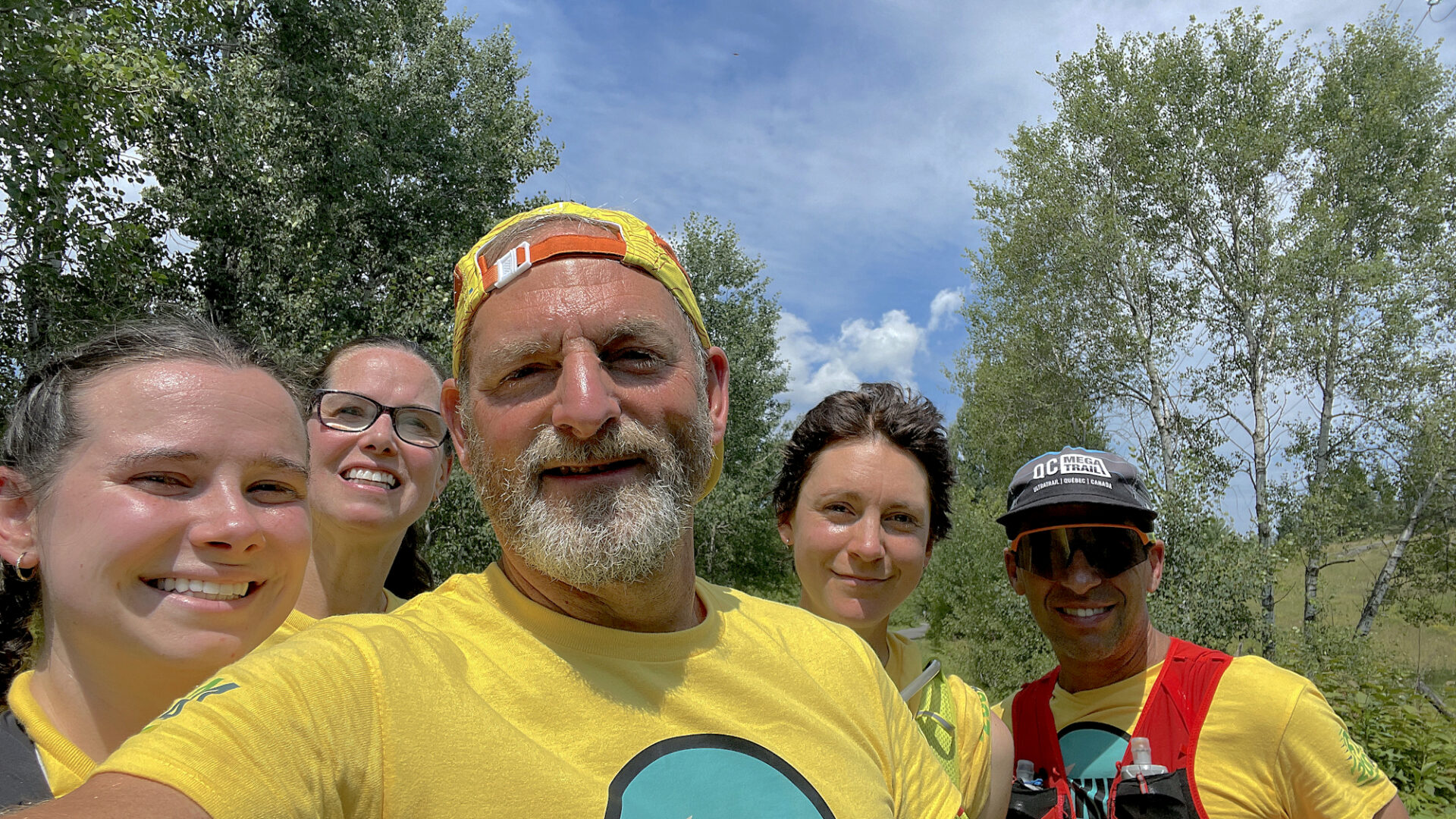 Éric Therrien, bien accompagné de coureurs sur le P’tit train du Nord.
(Photo gracieuseté Éric Therrien)