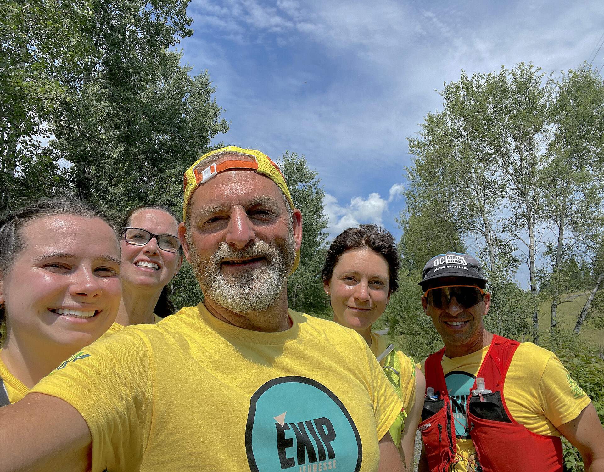 Éric Therrien, bien accompagné de coureurs sur le P’tit train du Nord.
(Photo gracieuseté Éric Therrien)