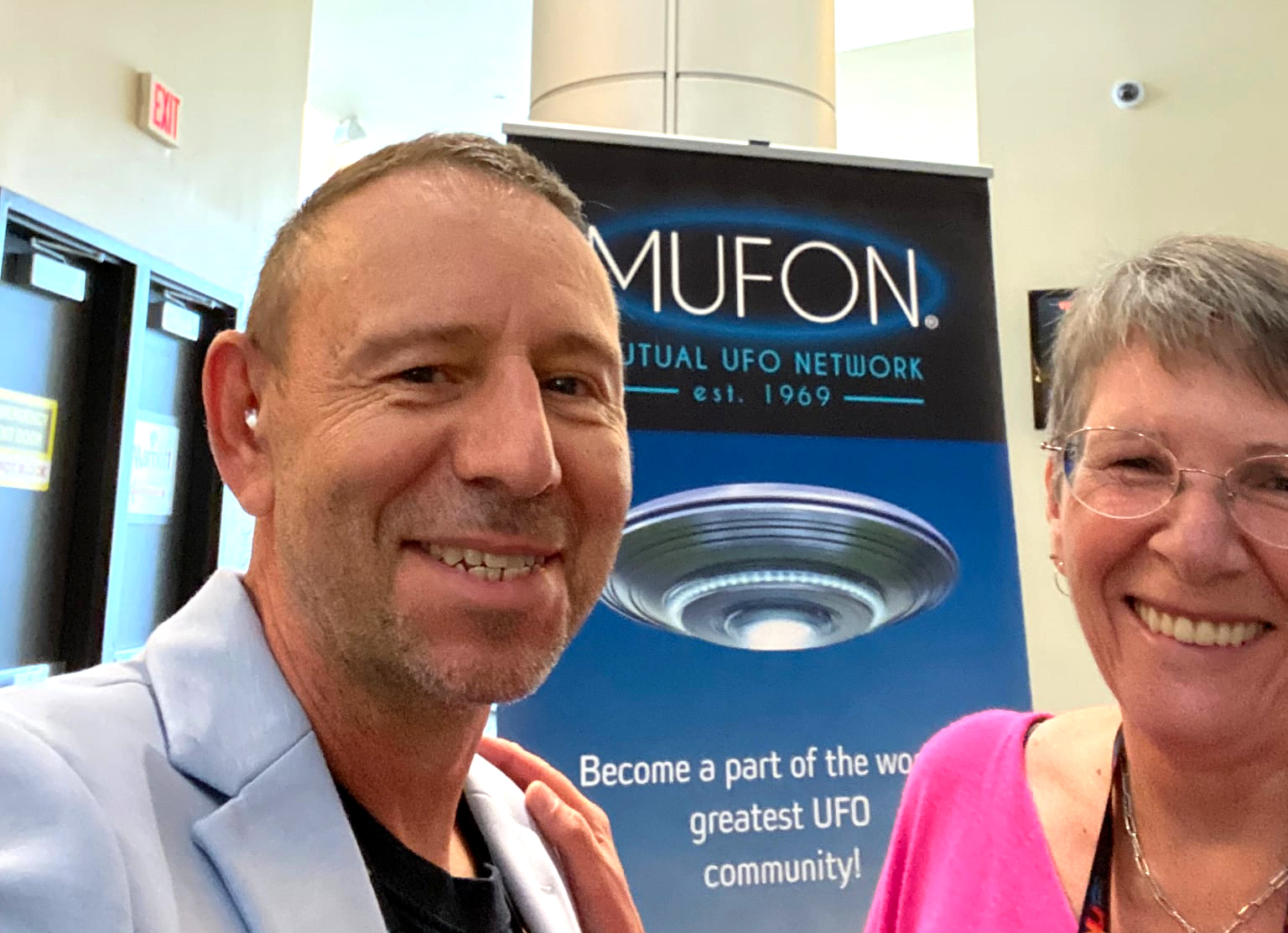 Marc St-Germain, ufologue et conférencier, et sa conjointe Annie Desgagné.
(Photo gracieuseté)