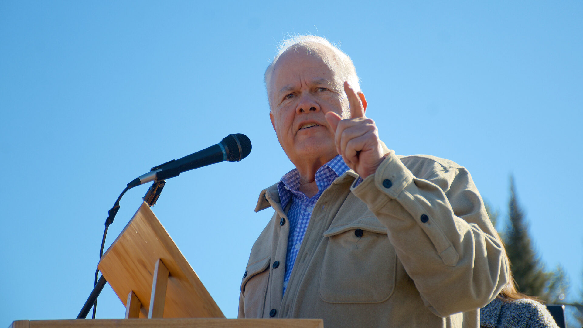 Le maire Jacques Allard de L'Ascension a su rallier les politiciens des Laurentides pour sermonner les gouvernements au sujet du gouffre dans son patelin.
(Photo Médialo - Ronald McGregor)