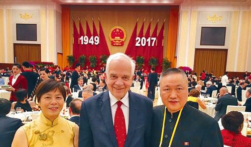加中海外交流协会会长陆炳雄连续23年出席国庆招待会10