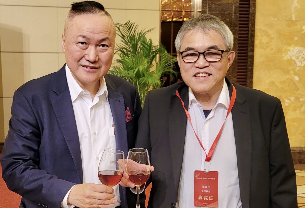 加中海外交流协会会长陆炳雄连续23年出席国庆招待会8