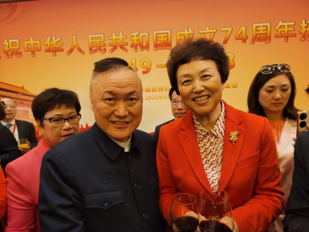 加中海外交流协会会长陆炳雄连续23年出席国庆招待会7