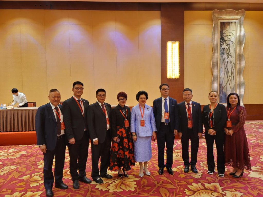 加中海外交流协会会长陆炳雄连续23年出席国庆招待会5