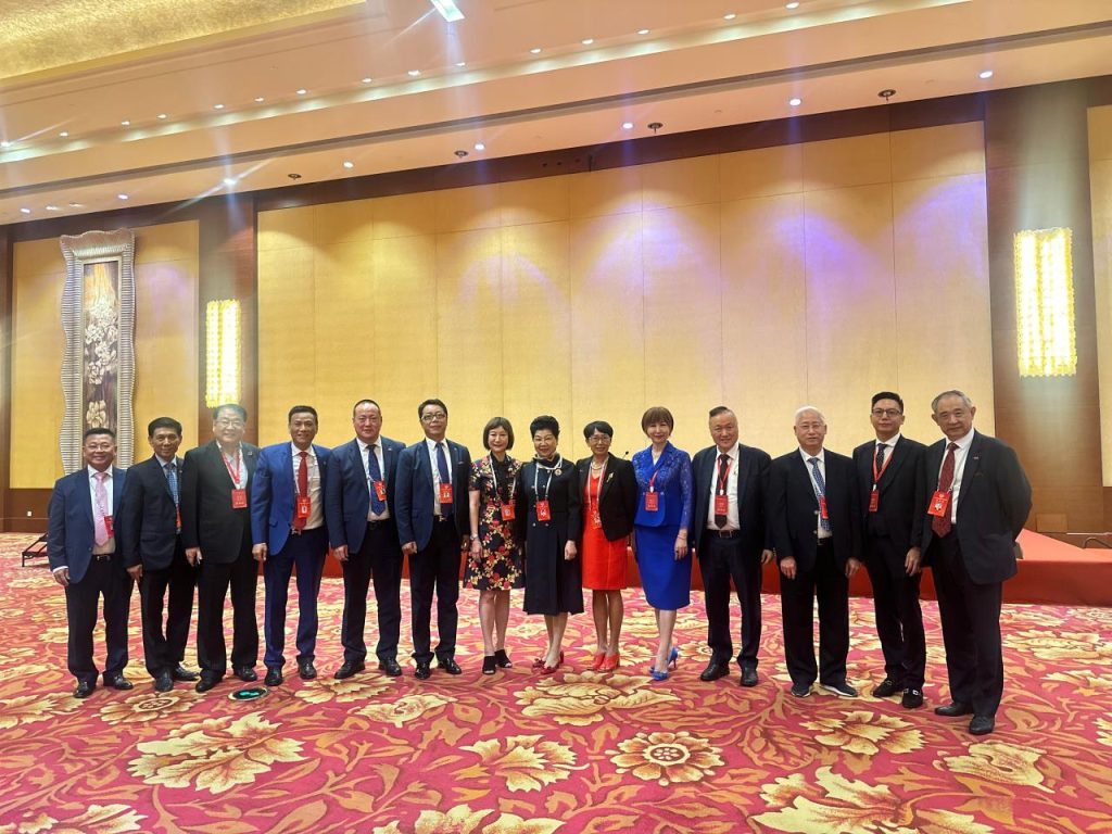 加中海外交流协会会长陆炳雄连续23年出席国庆招待会4