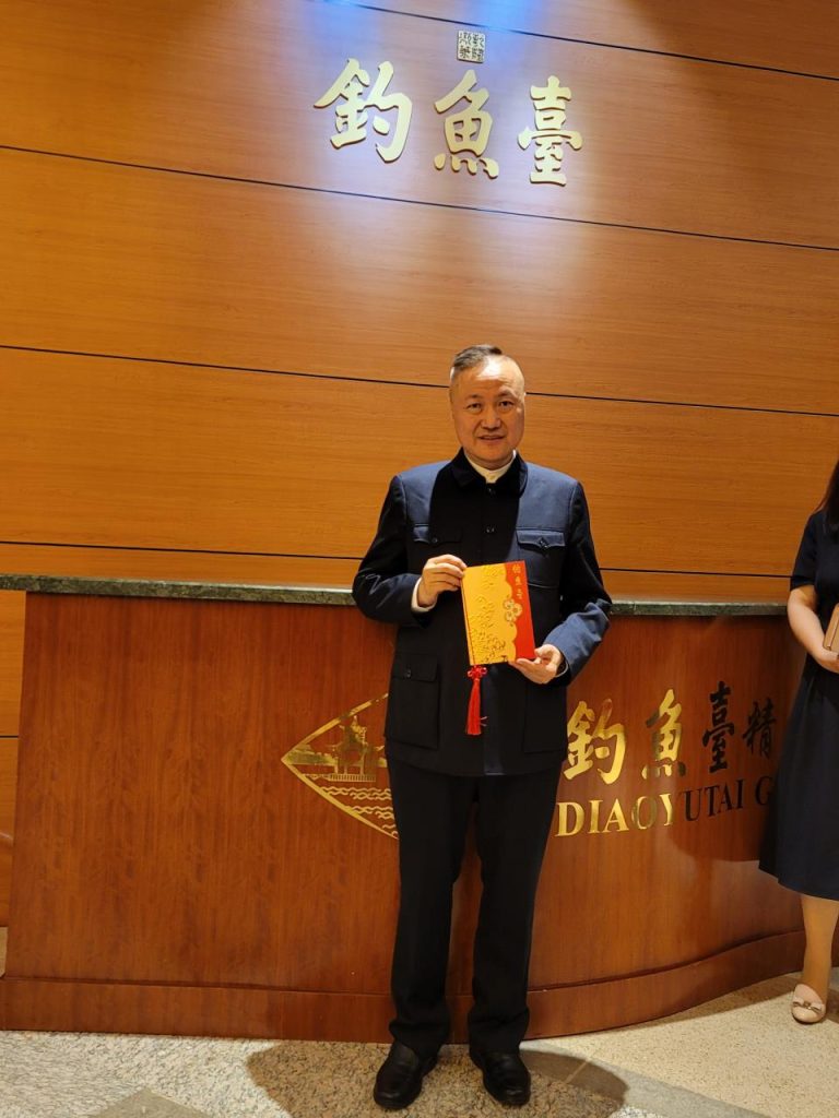 加中海外交流协会会长陆炳雄连续23年出席国庆招待会18