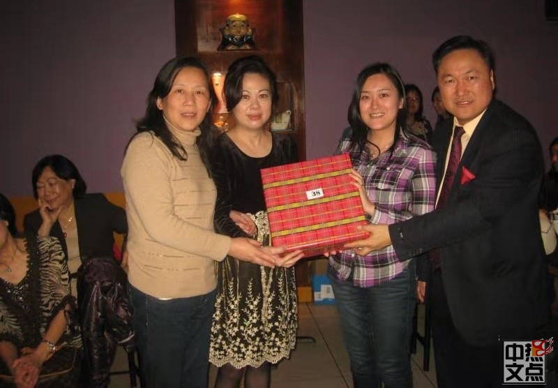 加雄移民集团举办庆圣诞迎新年35周年大联欢12