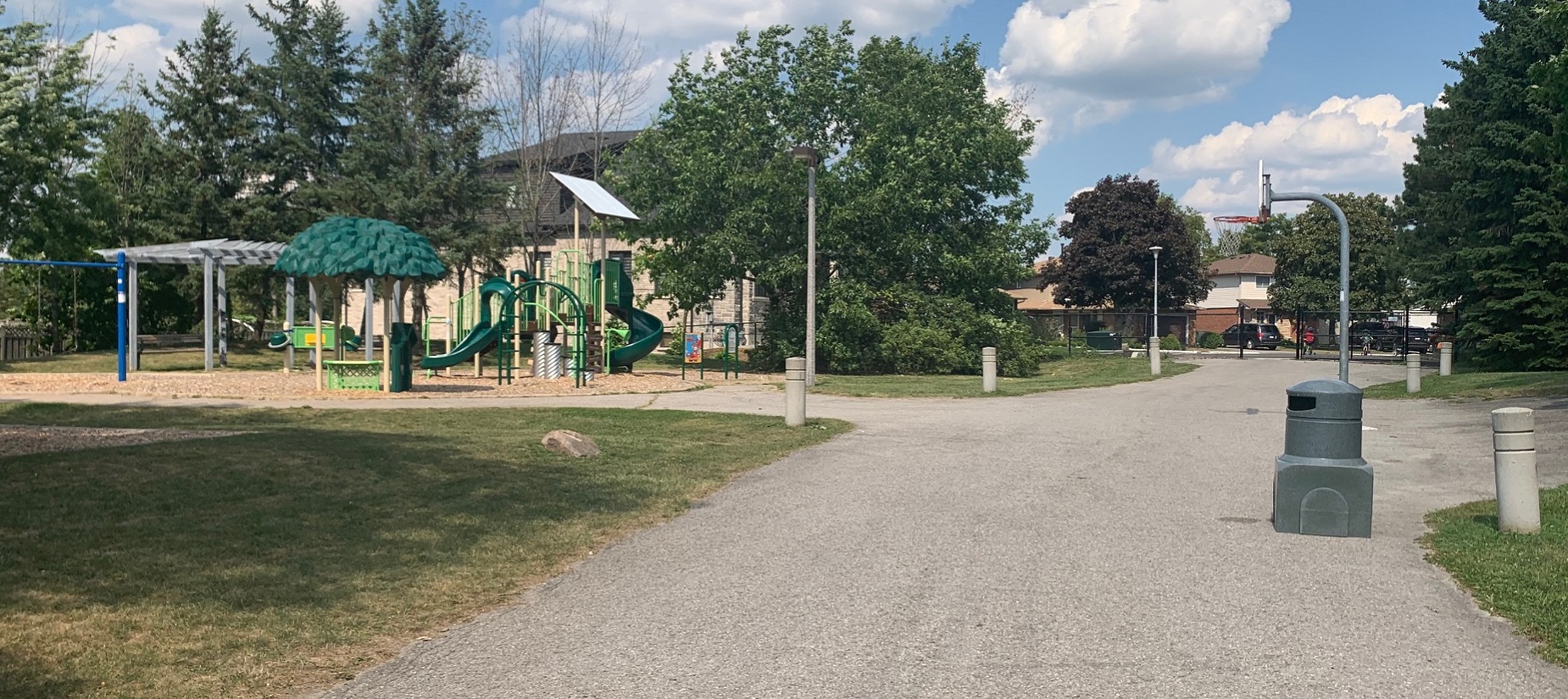 Heritage Hills Parkette in Caledon before the West Bolton SNAP depaving project